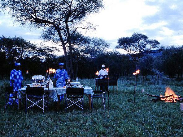 Serengeti Sopa Lodge - Bush Dining 